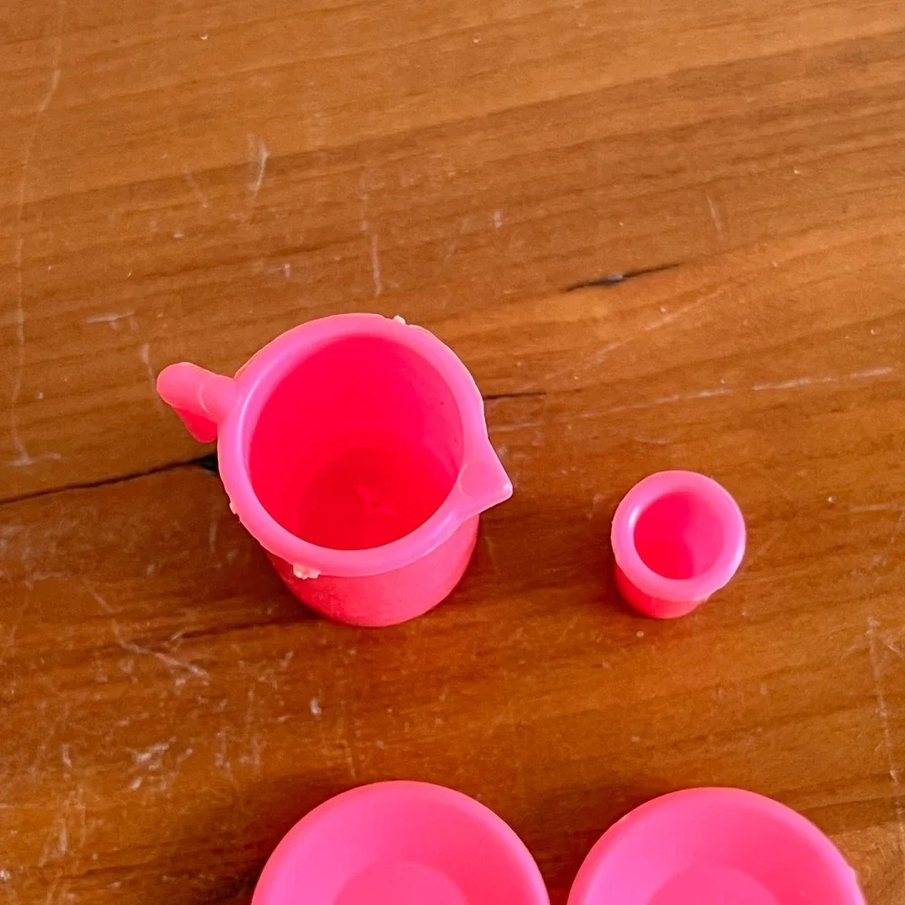 Vintage Barbie 80s Hot Pink Kitchen Accessories‎ Pitcher Cup Plates 4pc Set